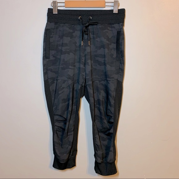 Small Kyodan black grey camo print mesh back joggers - Picture 2 of 12